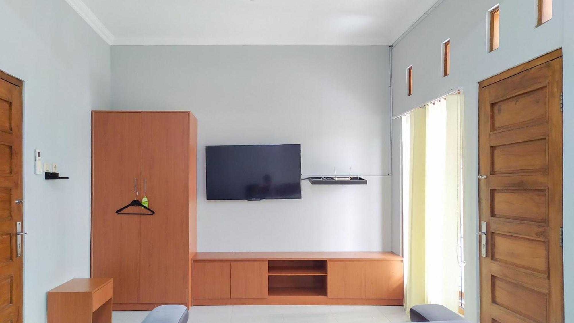 Omah Leren Mitra Reddoorz Near Gembiraloka Zoo Yogyakarta Hotel Exterior photo