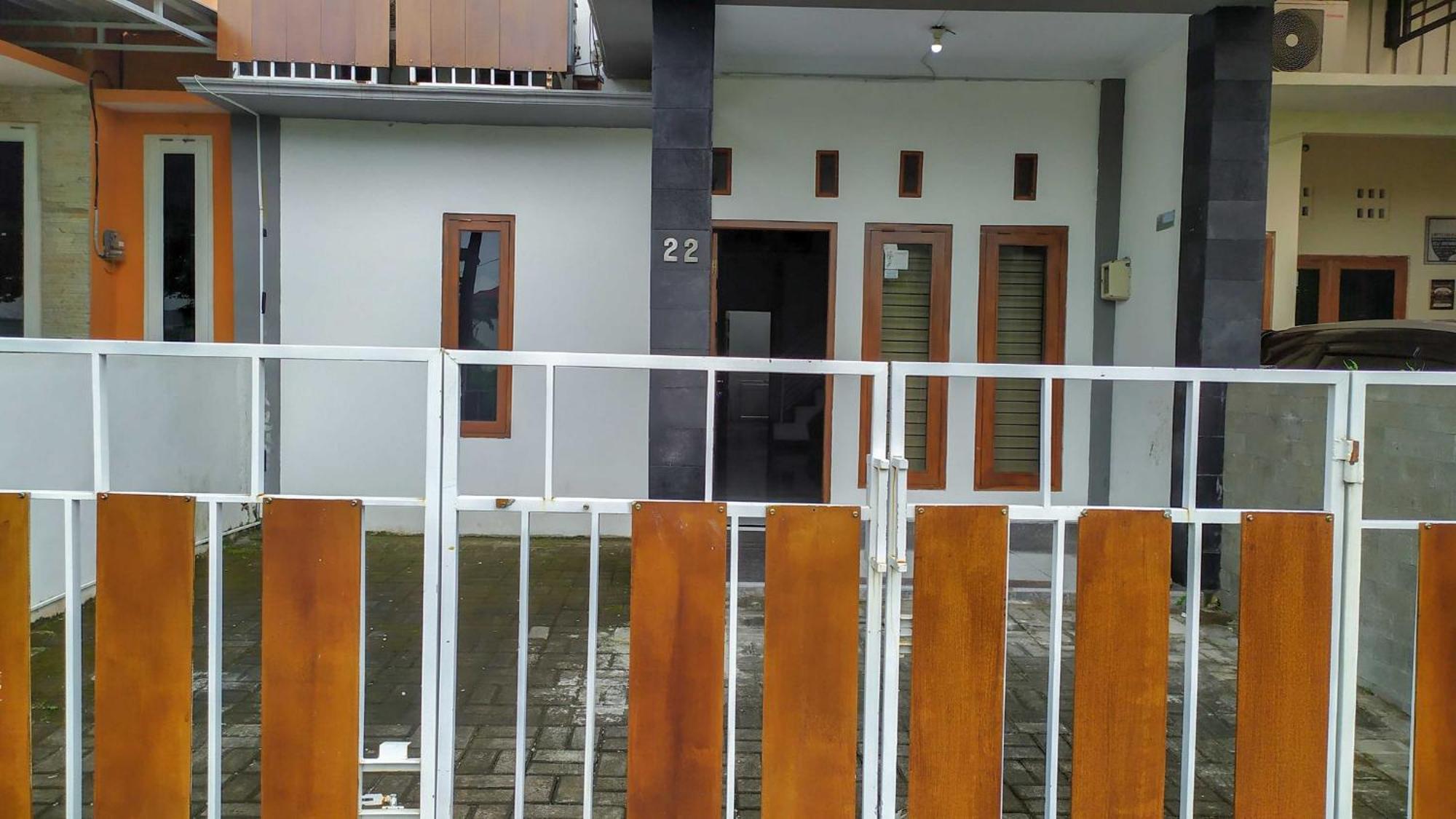 Omah Leren Mitra Reddoorz Near Gembiraloka Zoo Yogyakarta Hotel Exterior photo